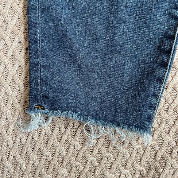 Good American | High Rise - Good Legs Cig Raw-Edge Jeans - Picture 11 of 16